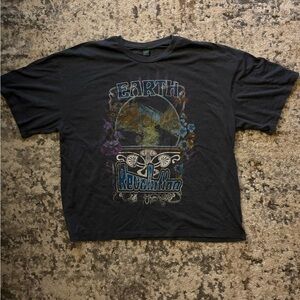 Wild Fable Gray T-Shirt with Earth Graphic